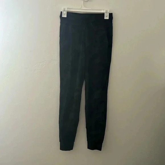 Lululemon Black Camo Ready to Rulu Joggers - Picture 3 of 8